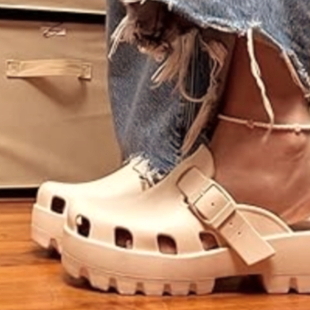 NWT Tan Clogs